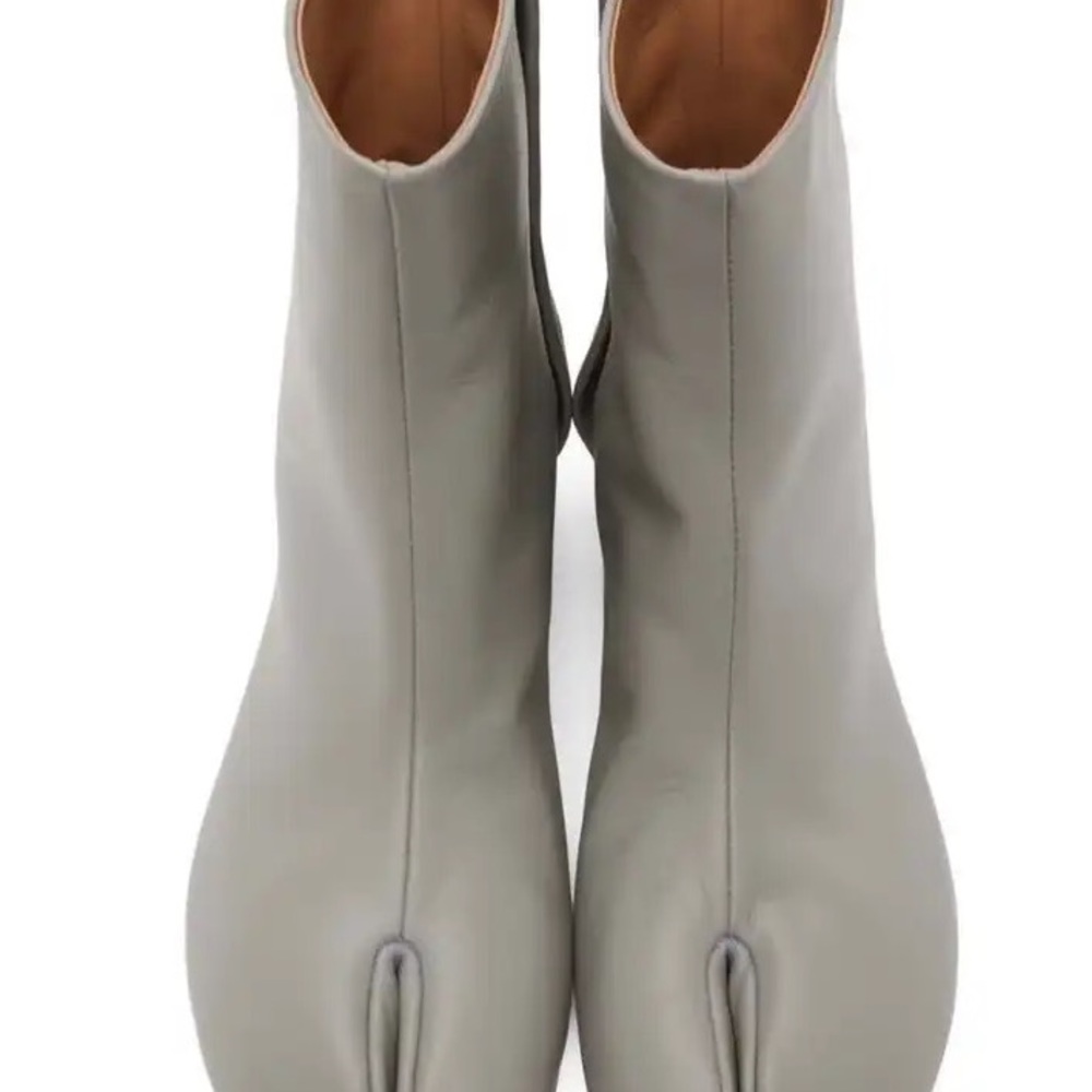 Amazing Margiela tabi boots low heel, in grey - Picture 1 of 7